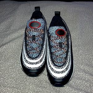 Black and white Air max for women size 6.5